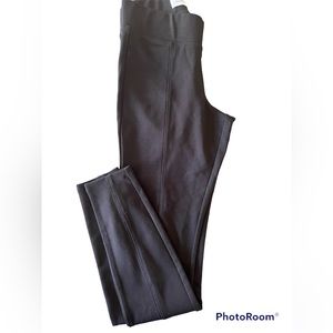 Women’s Old Navy “Stevie” fit leggings in XS. NWT